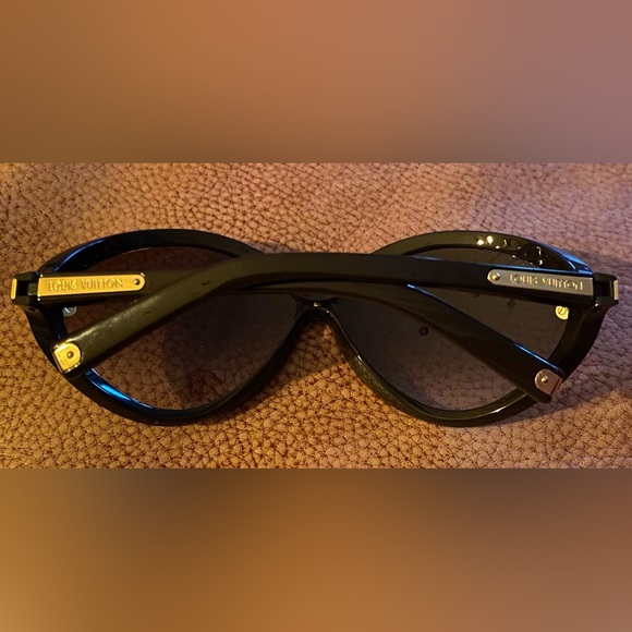 Louis Vuitton Sunglasses - Picture 3 of 11
